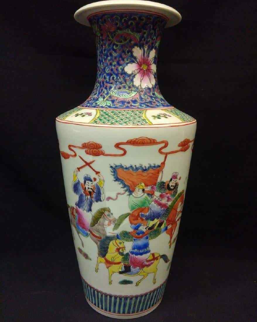 SUPERB LARGE CHINESE VASE IMPEERIAL SCENE KANGXI MARK (1 of 4)