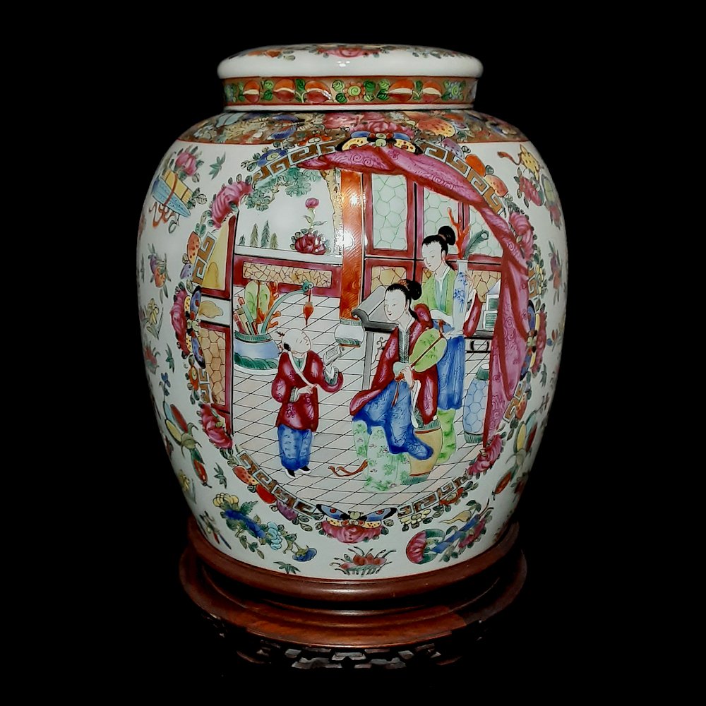 MAGNIFICENT CHINESE ROSE MANDARIN VASE ON STAND (1 of 10)