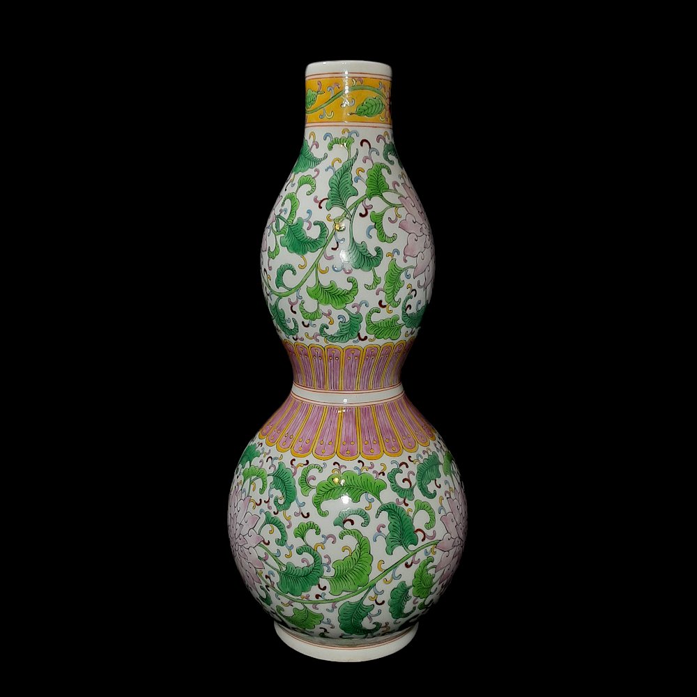 EXQUISITE FAMILLE ROSE DOUBLE GOURD QIANLONG VASE (1 of 7)
