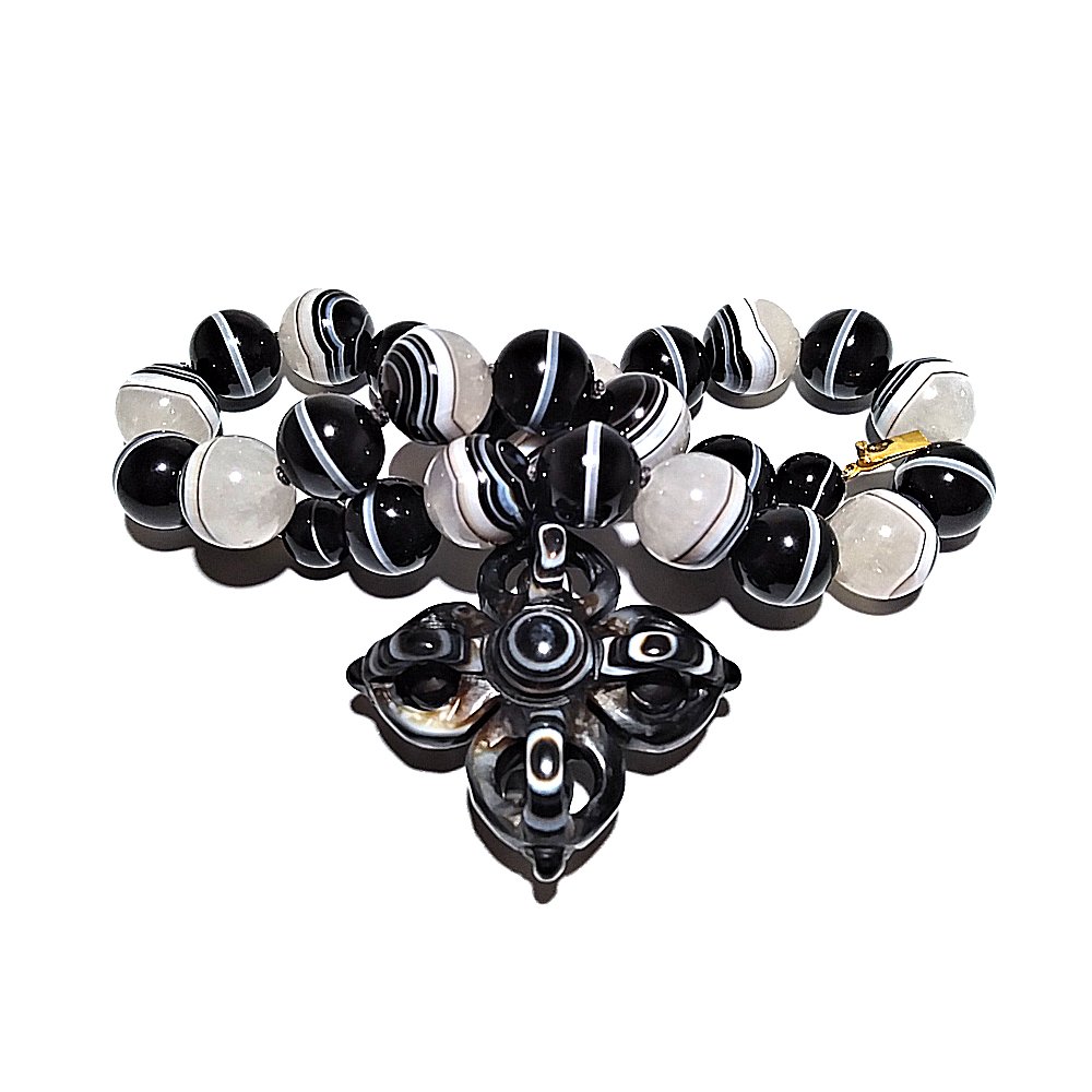 STUNNING CHINESE-TIBETAN BANDED AGATE SARDONYX NECKLACE (1 of 4)