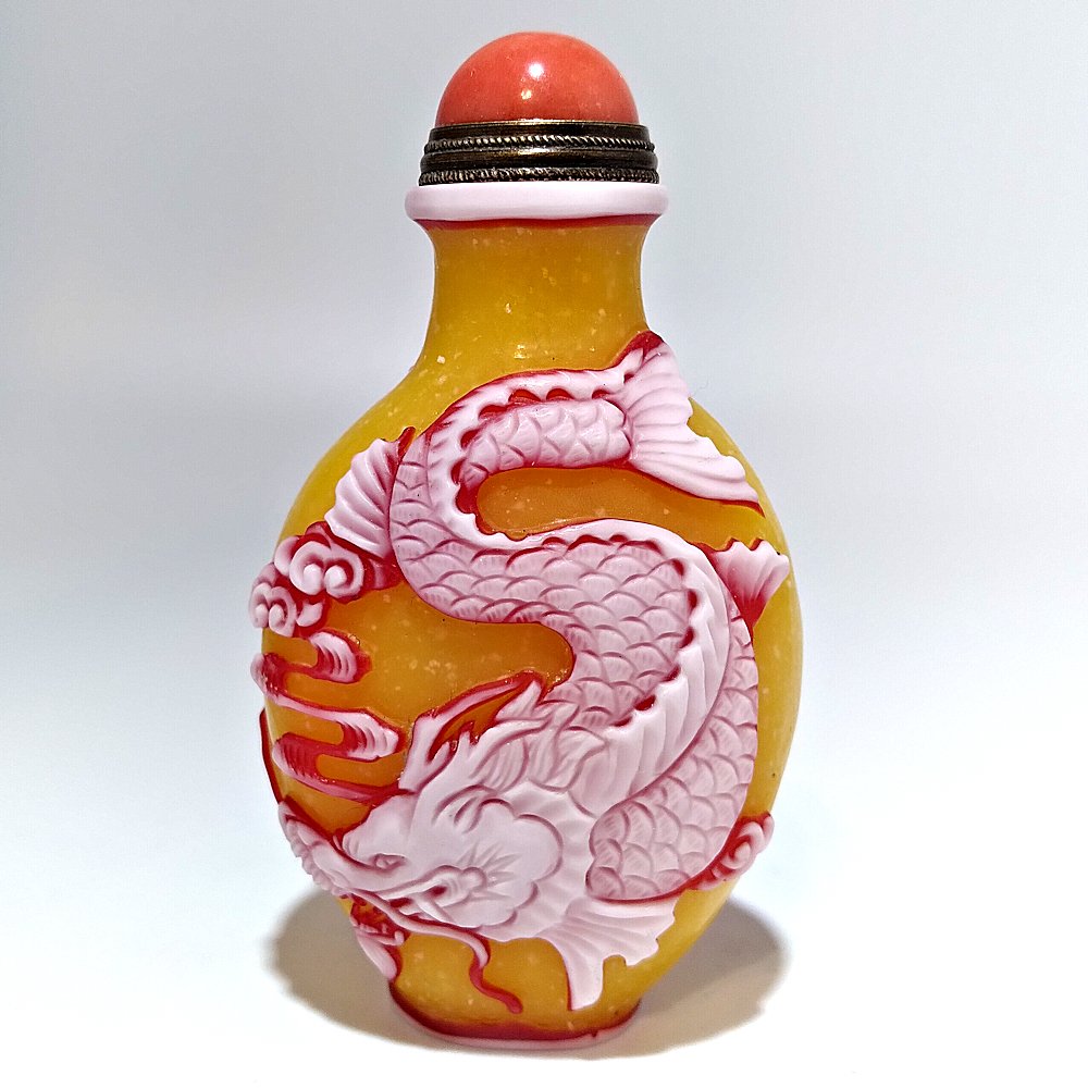 CHINESE PEKING GLASS OVERLAY SNUFF BOTTLE FISH QIANLONG (1 of 5)