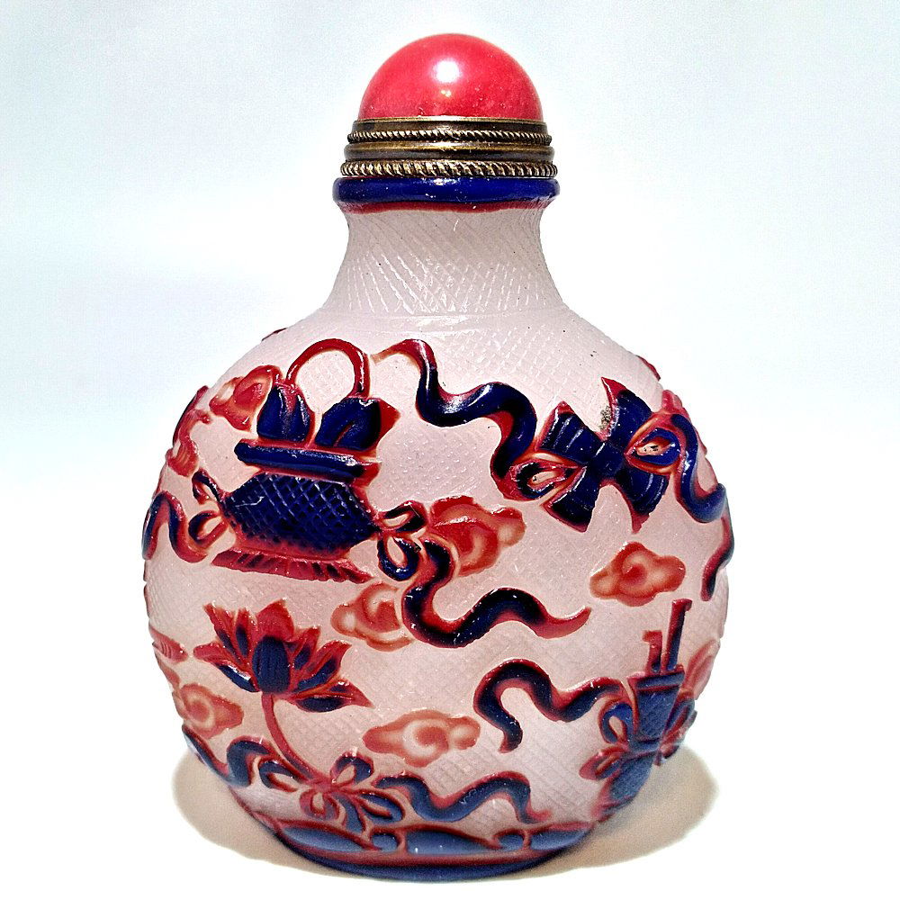 EXQUISITELY CARVED PEKING GLASS BOTTLE IMMORTAL OBJECTS (1 of 7)