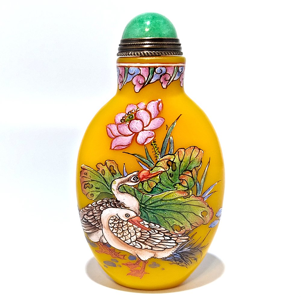 OUTSTANDING CHINESE  SNUFF BOTTLE ENAMEL ON GLASS (1 of 8)