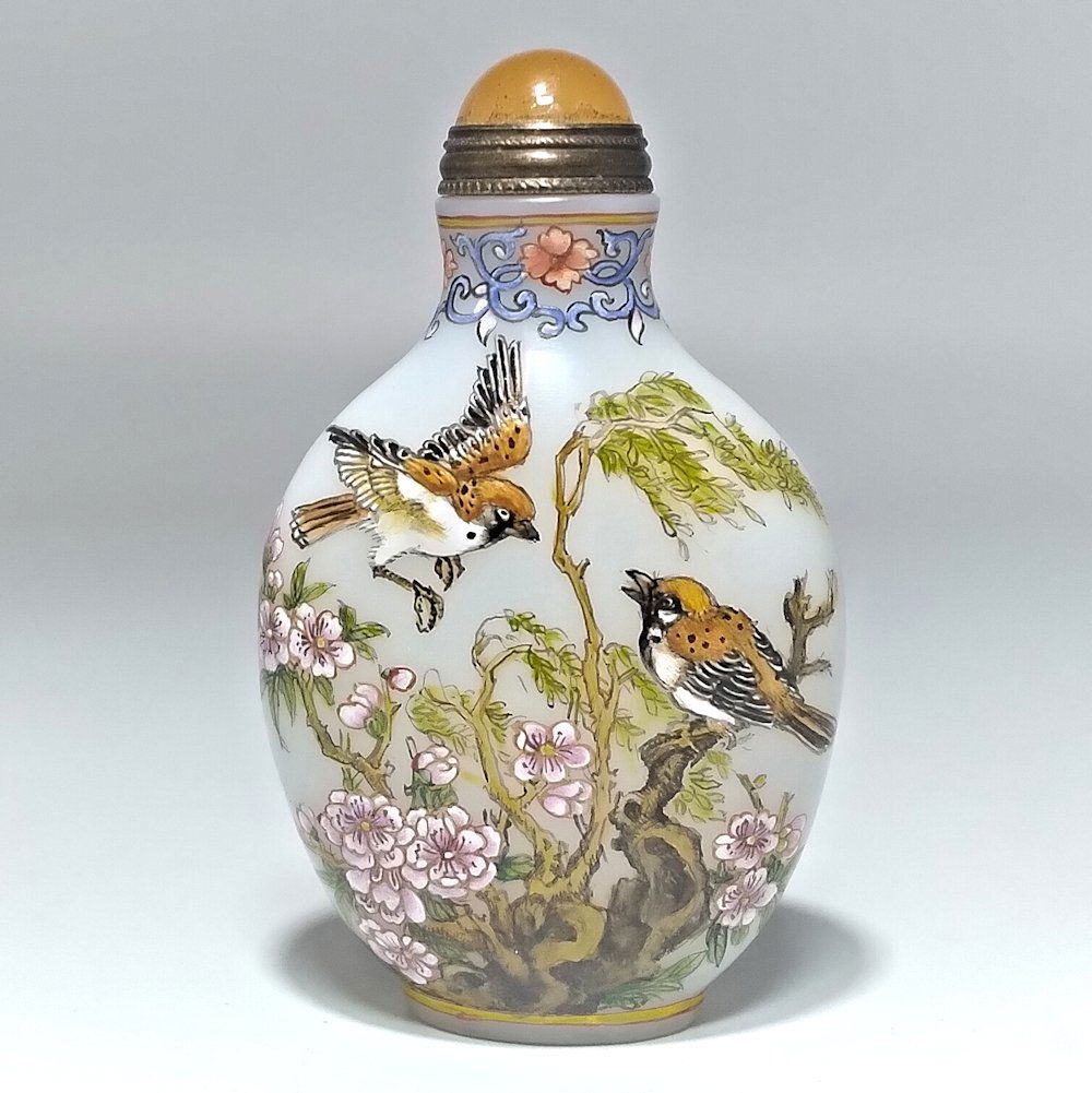 SUPERB CHINESE ENAMEL GLASS SNUFF BOTTLE (1 of 7)