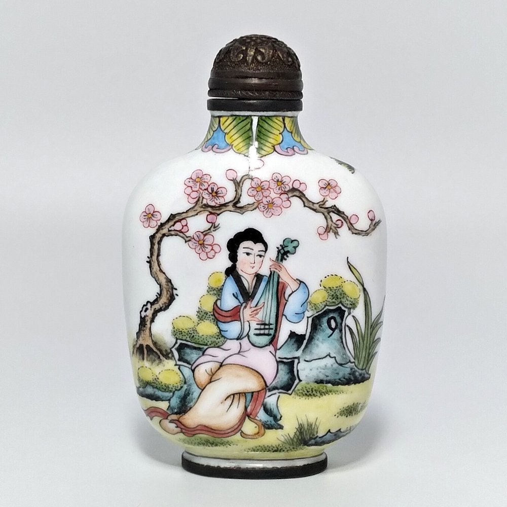 FINE CHINESE ENAMEL SNUFF BOTTLE MAIDENS PLAYING MUSIC (1 of 10)