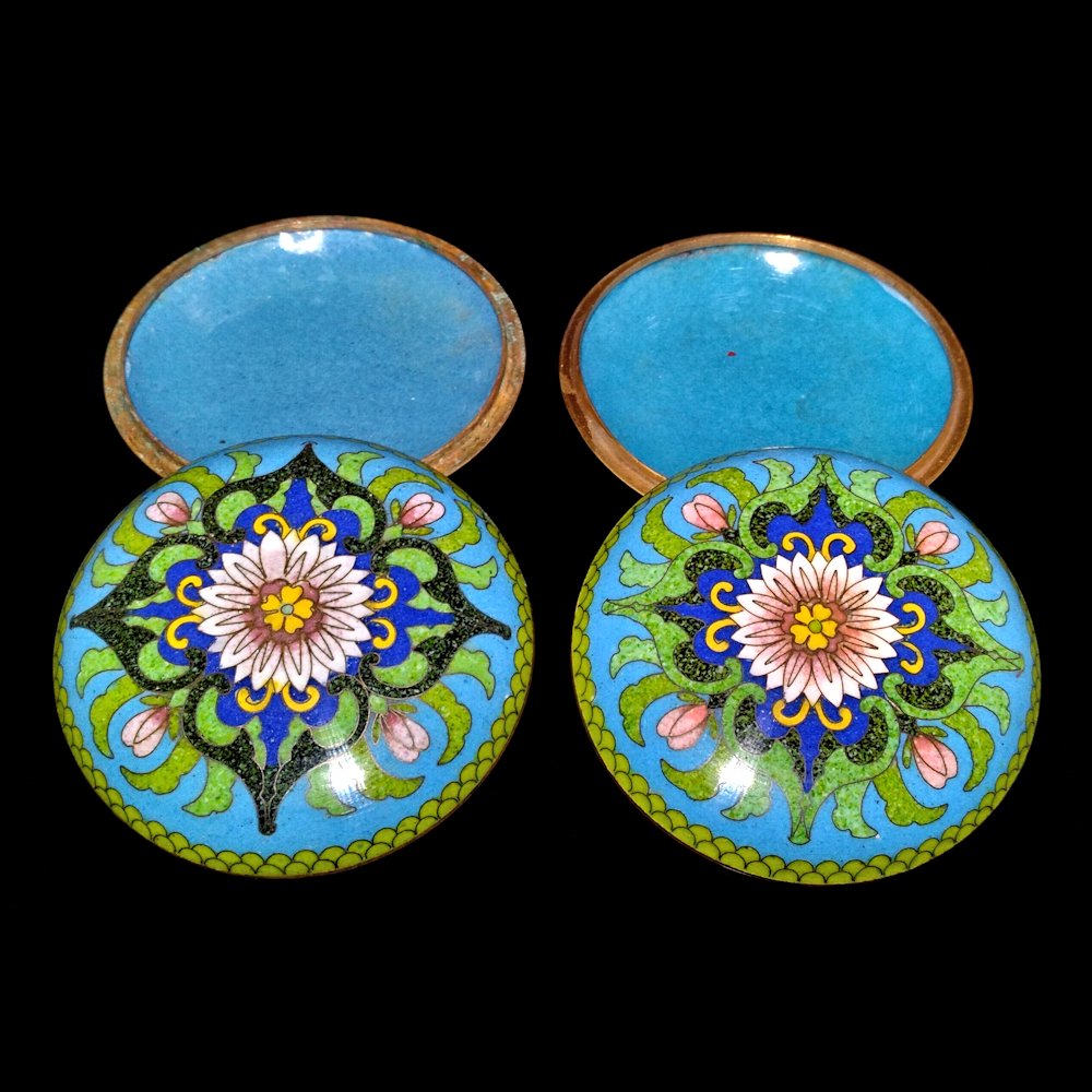 PAIR EXQUISITE CHINESE CLOISONNE SNUFF BOXES (1 of 5)