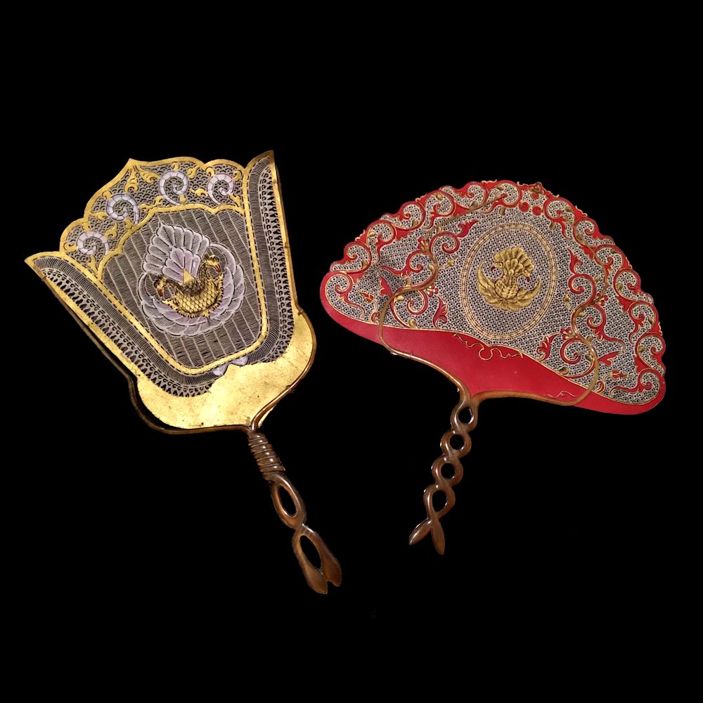 TWO  VERY FINE  ANTIQUE CHINESE COURT FANS QING DYNASTY (1 of 9)