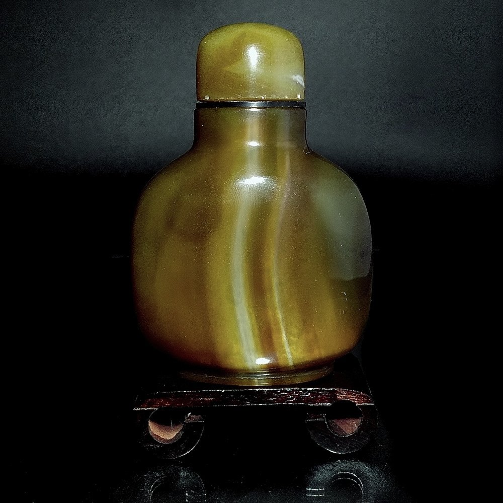 FINE CHINESE  BANDED AGATE SNUFF BOTTLE (1 of 8)