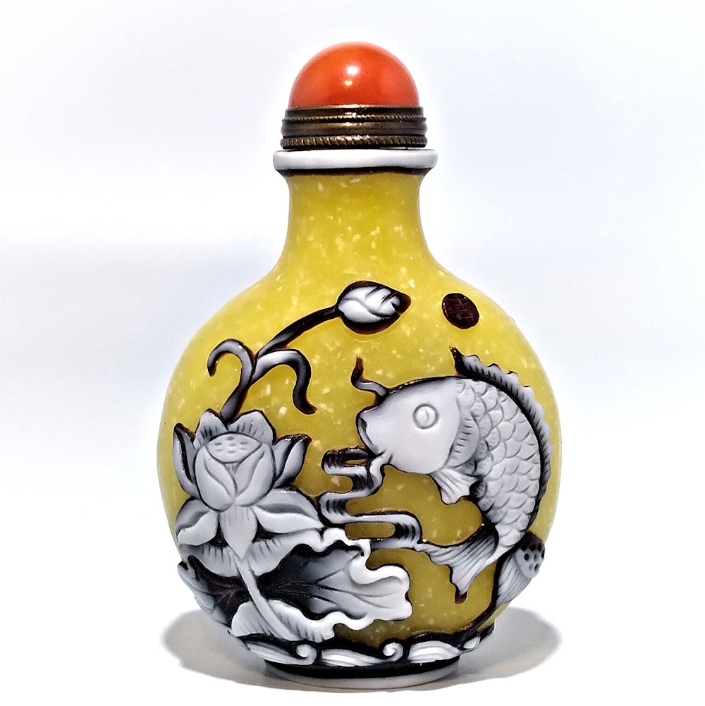 FINE CHINESE OVERLAY GLASS SNUFF BOTTLE FISH QIANLONG (1 of 6)