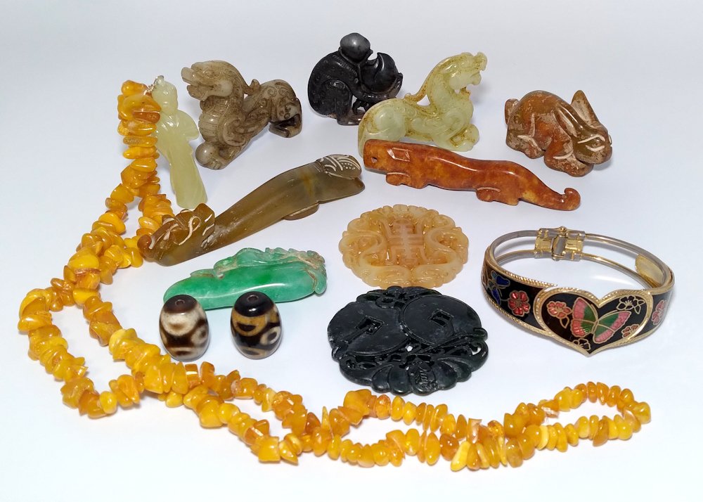 13 CHINESE  CARVINGS  AMBER JADE  AGATE DZI (1 of 6)