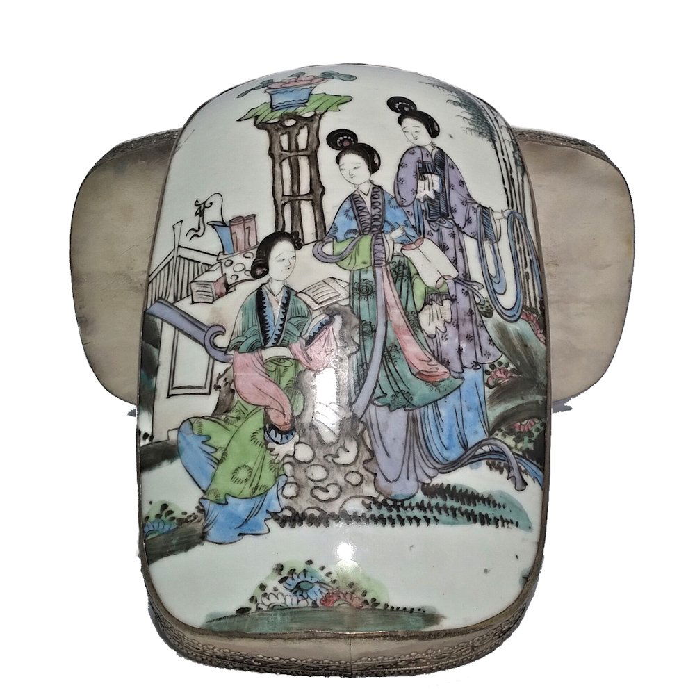 LARGE CHINESE PORCELAIN BOX LADIES FAMILLE ROSE (1 of 7)