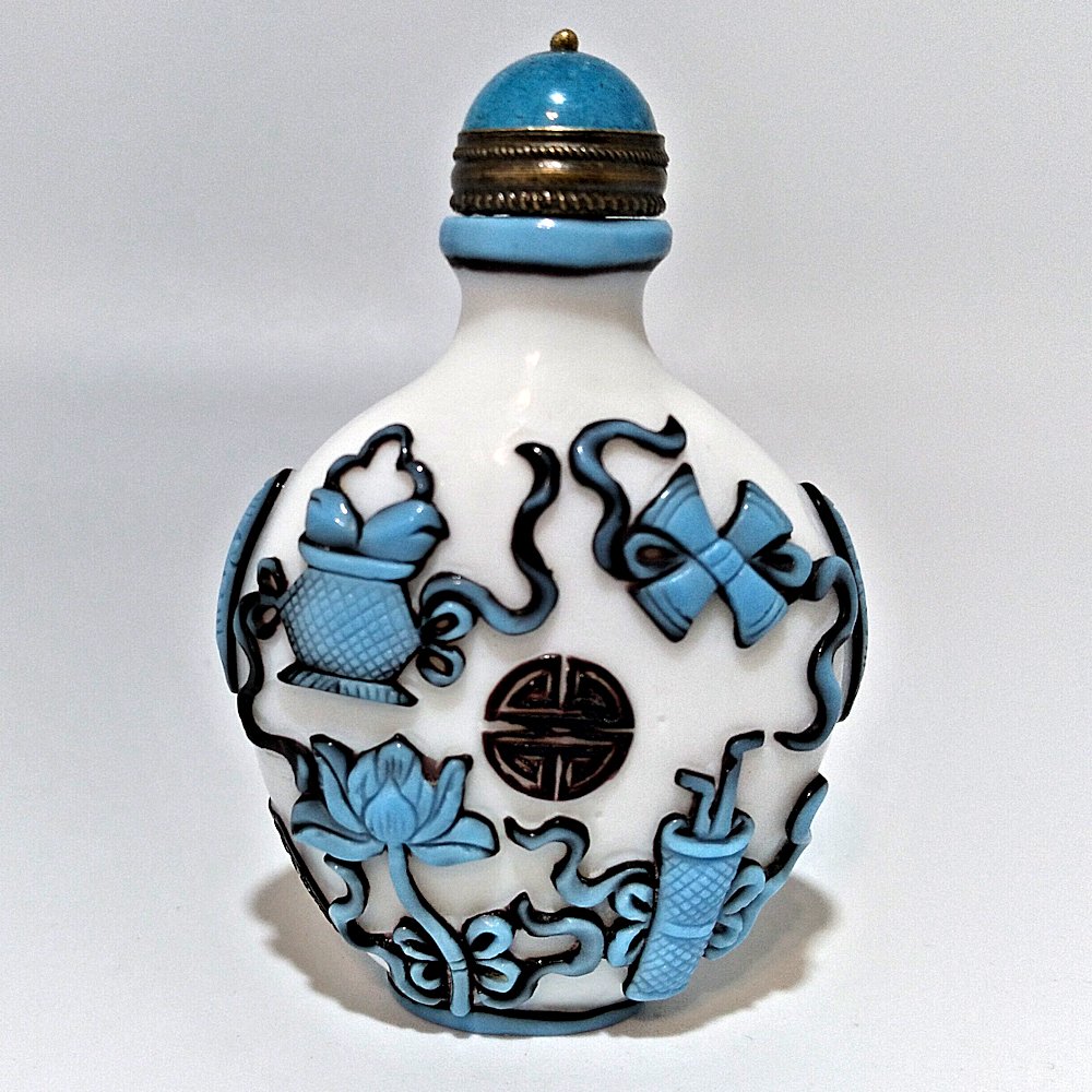 EXQUISITELY CARVED PEKING GLASS SNUFF BOTTLE IMMORTALS (1 of 7)