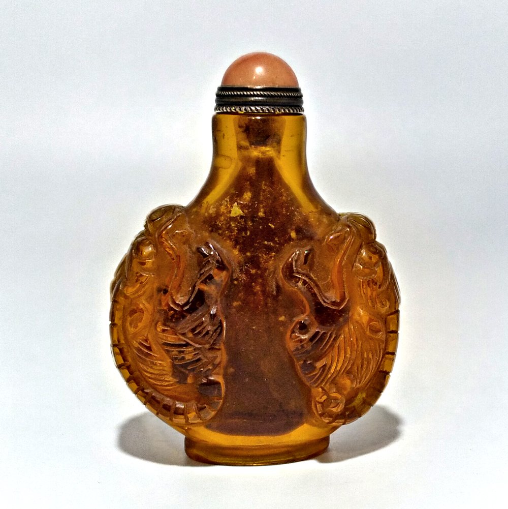 RARE GOLD FLECKED AMBER GLASS DRAGON SNUFF BOTTLE (1 of 6)