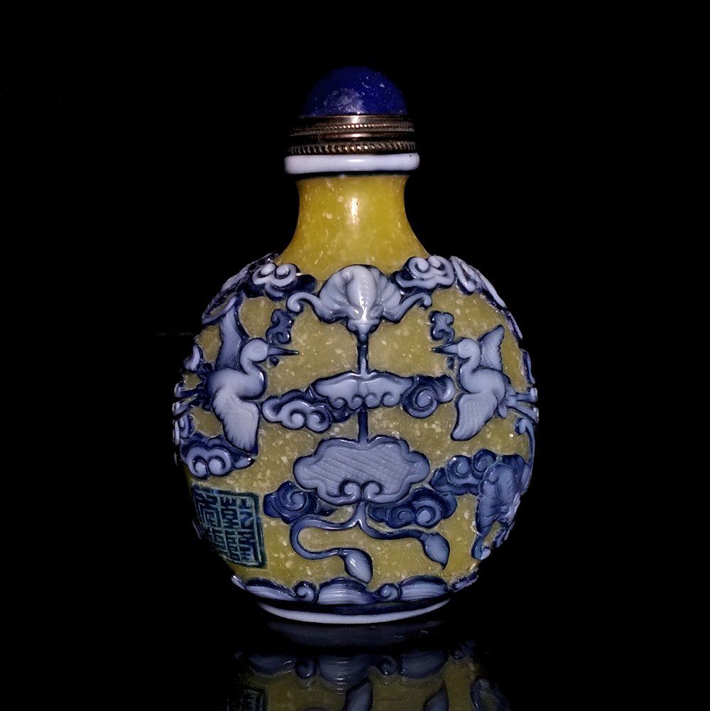 CHINESE YELLOW PEKING GLASS SNUFF BOTTLE STORKS BATS (1 of 8)