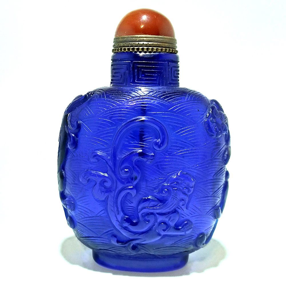 SUPERB COBALT BLUE PEKING GLASS SNUFF BOTTLE DRAGONS (1 of 7)