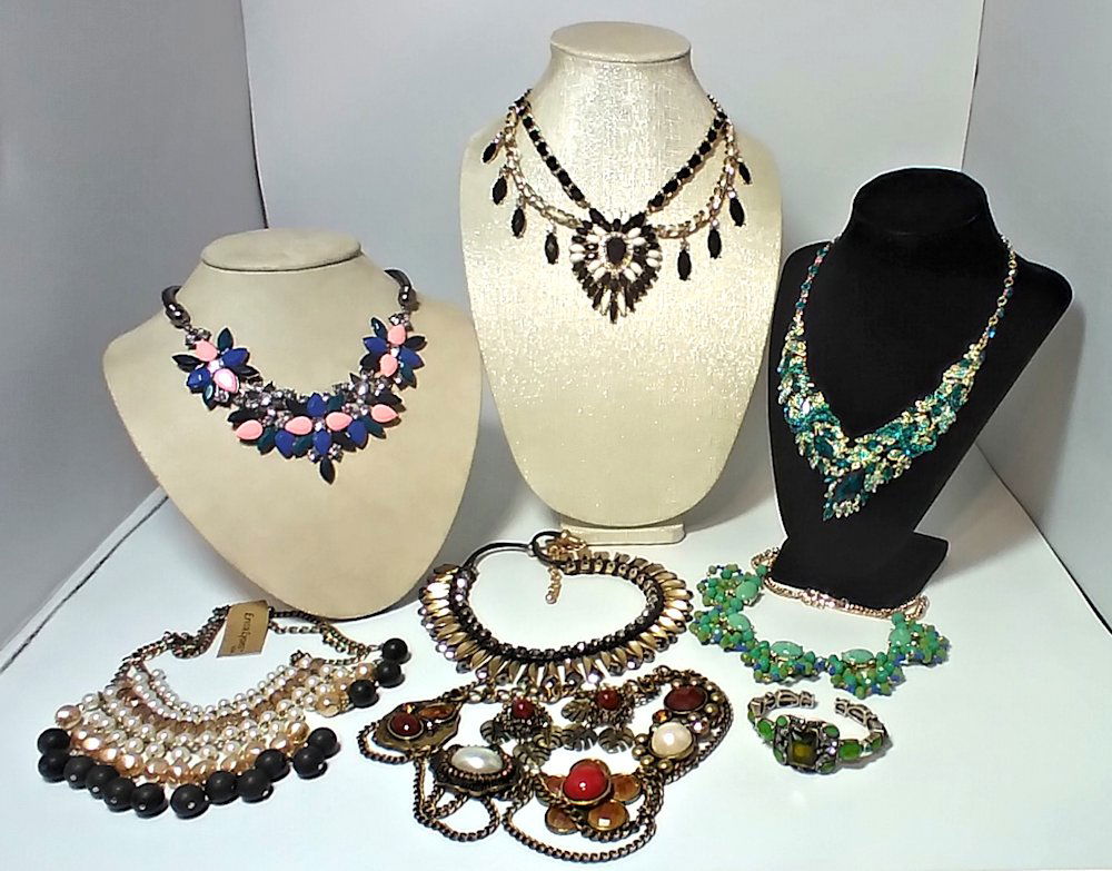 A BEAUTIFUL LOT OF DESIGNER AND SIGNED COSTUME JEWELRY (1 of 5)