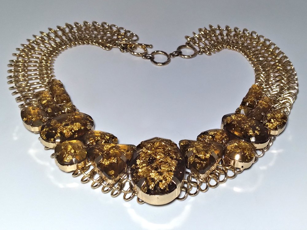 VINTAGE COSTUME JEWELRY NECKLACE VERY WELL MADE: THE INTERESTING NECKLACE IS VERY WELL CONSTRUCTED WITH A QUALITY CHAINMAIL BAKING. THE STONES ARE PRONG SET AND THEY SEEM TO BE LUCITE WITH GOLD FLAKES ON THE INSIDE. IT IS IN VERY GOOD CONDITION APPR