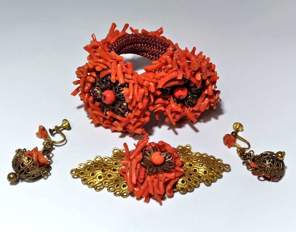HASKELL CORAL PARURE 1930S  BRACELET BROOCH EARRINGS (1 of 5)