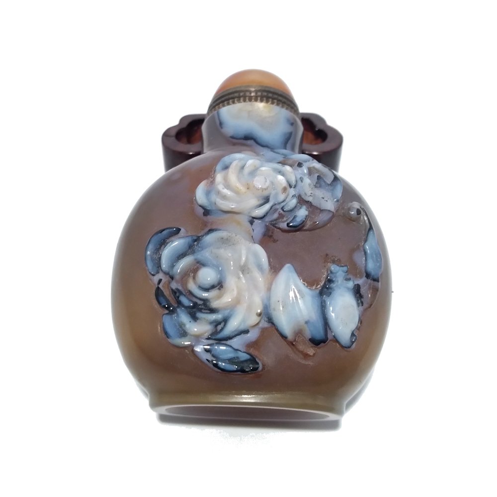 A STUNNING CARVED AGATE CHINESE SNUFF BOTTLE BAT PEONIES (1 of 9)