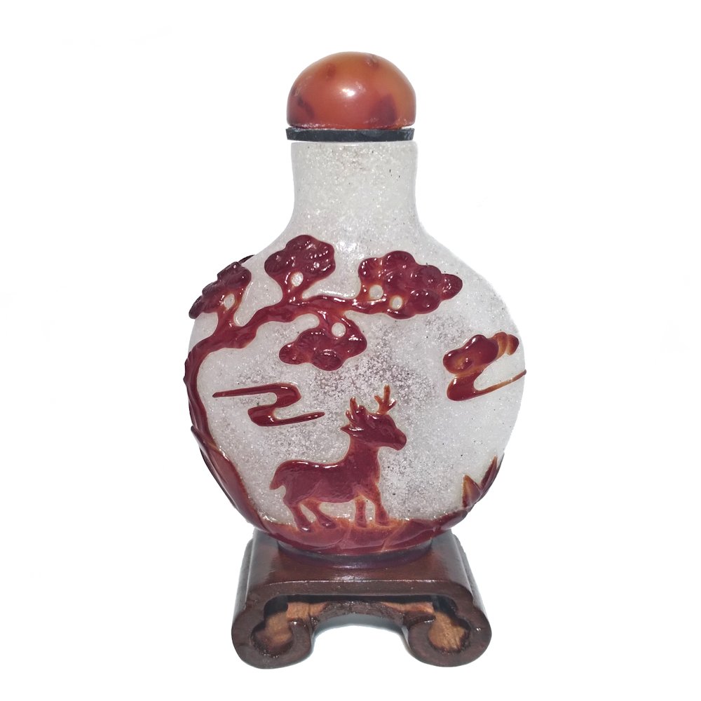 A FINE PEKING GLASS OVERLAY SNUFF BOTTLE 18-19TH C (1 of 9)
