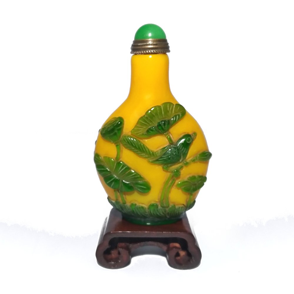 VERY FINE CHINESE YELLOW PEKING GLASS OVERLAY SNUFF BOTTLE (1 of 10)