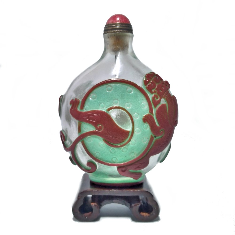 FINE CHINESE OVERLAY GLASS SNUFF BOTTLE CHILUNG (1 of 10)