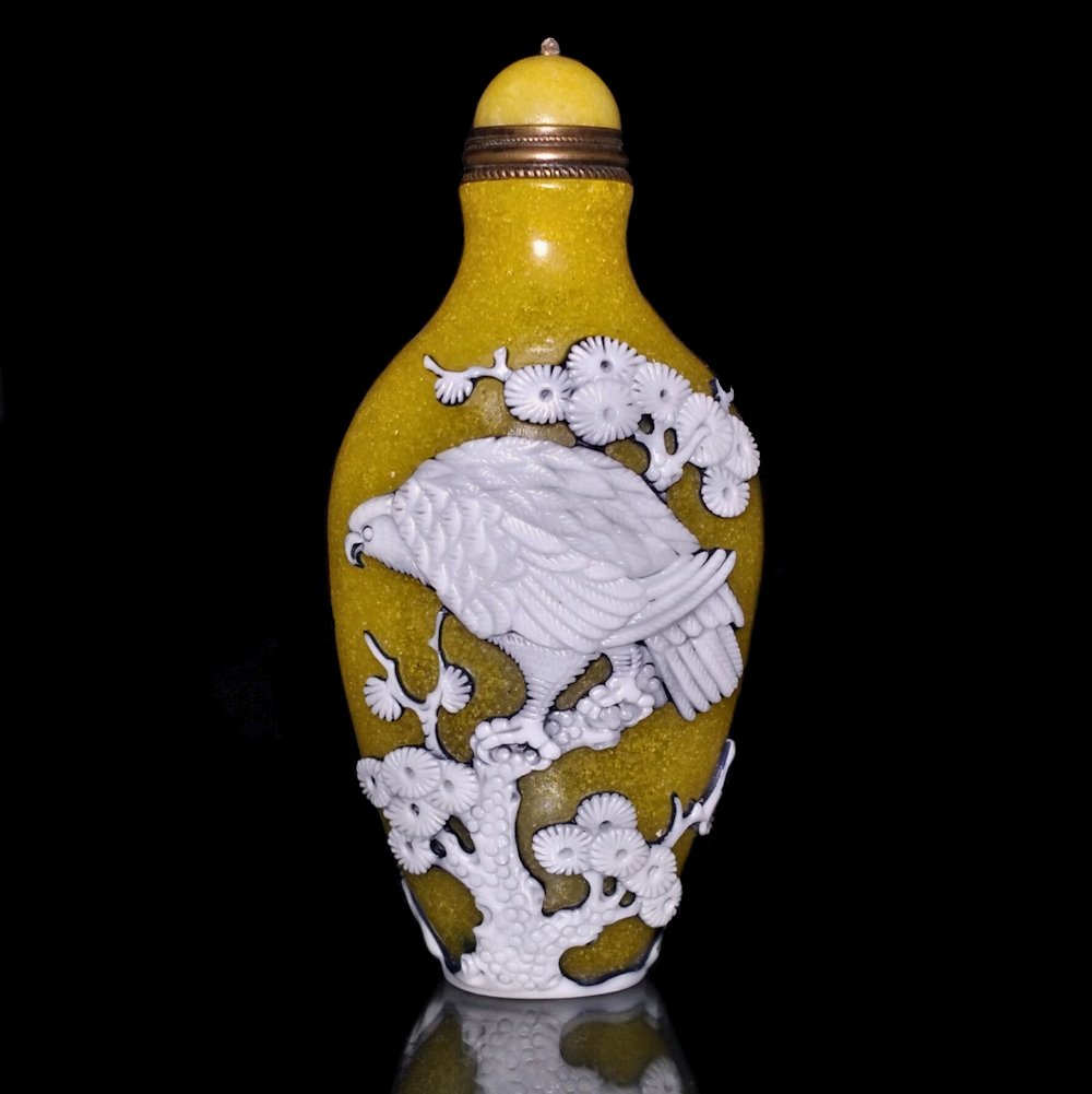 EXCELLENT PEKING GLASS SNUFF BOTTLE EAGLE PINE TREE (1 of 9)