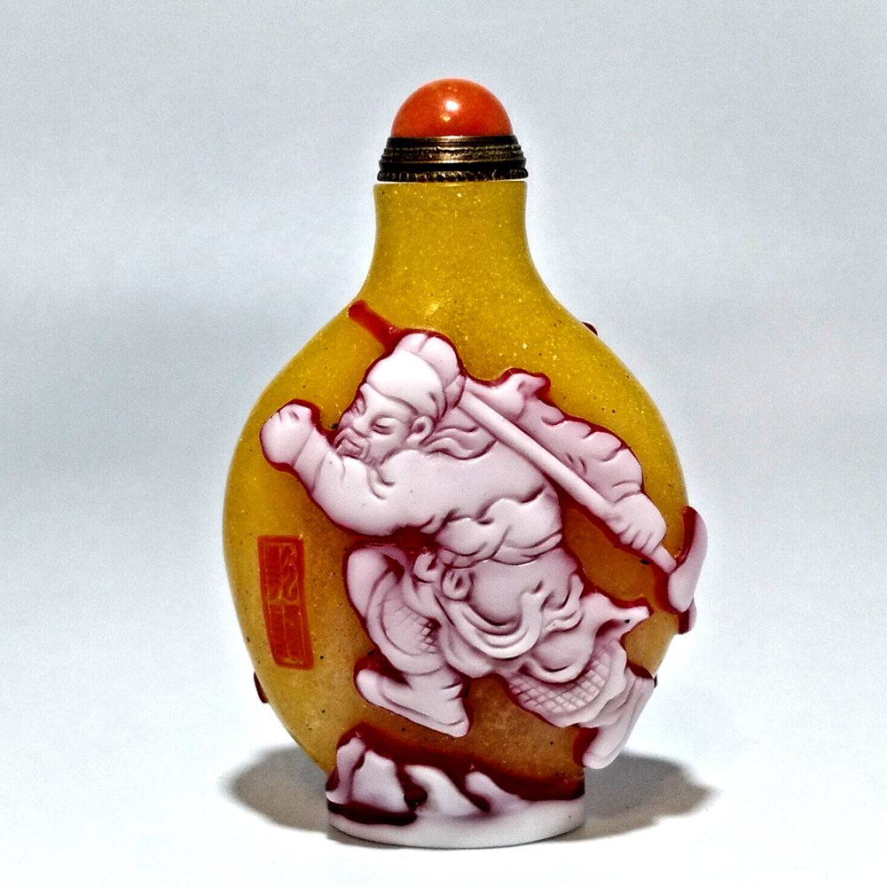 FANTASTIC PEKING GLASS SNUFF BOTTLE WARRIOR SIGNED (1 of 6)