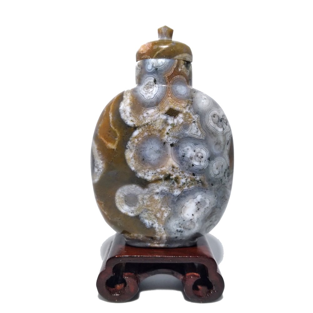 A RARE FINE CHINESE PUDDINGSTONE SNUFF BOTTLE 18-19 C: THE VERY FINE BOTTLE IS SO BEAUTIFULLY CARVED OUT OF A PUDDINGSTONE WITH GREAT PATTERNS AND COLORS. IT IS RARE AND AN ANTIQUE CIRCA 18-19 CENTURY, QING DYNASTY. IT IS 2.8 INCHES TALL. PROVENANCE: MAJO