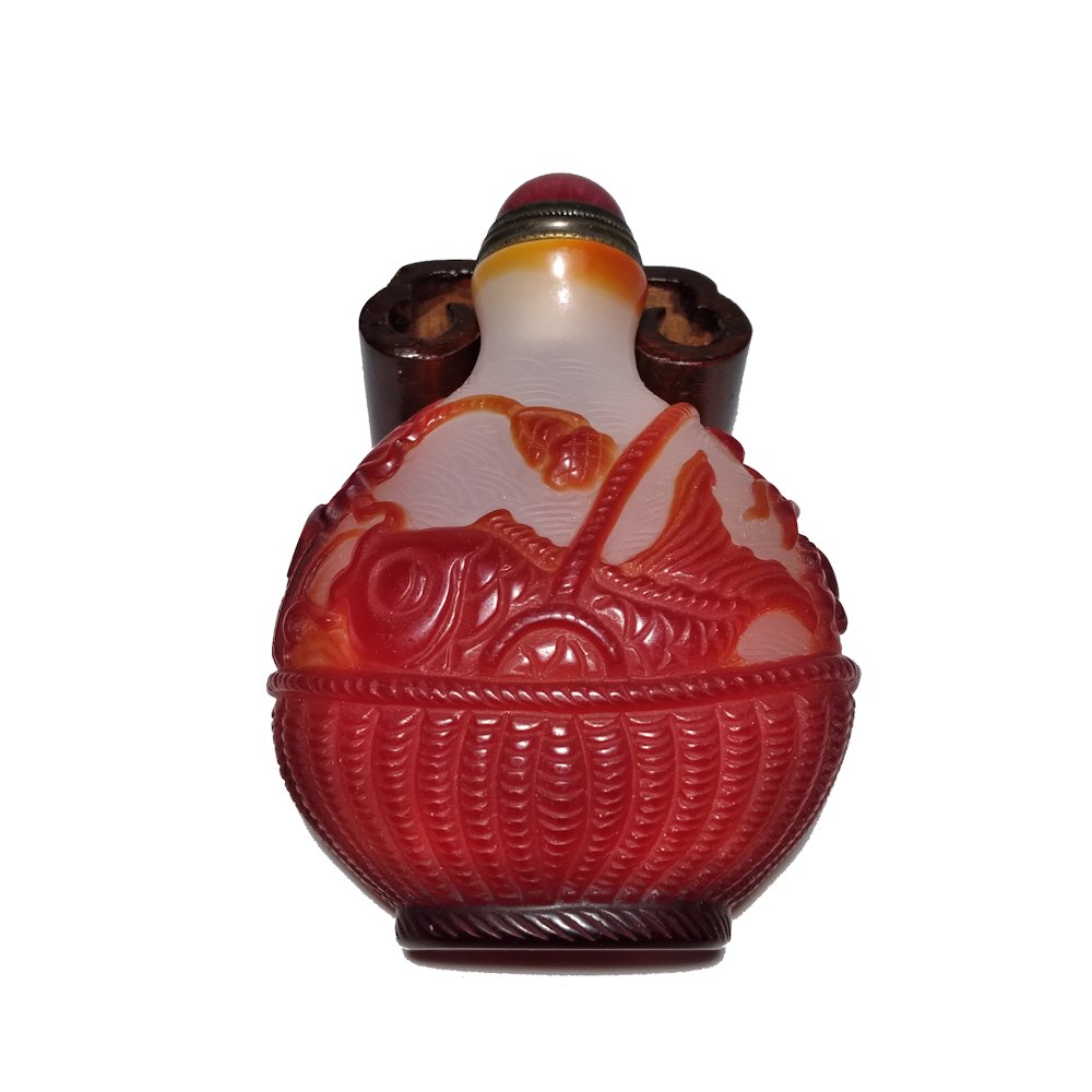 A SUPERB CHINESE RED OVERLAY SNUFF BOTTLE BASKET KOI LOTUS (1 of 10)
