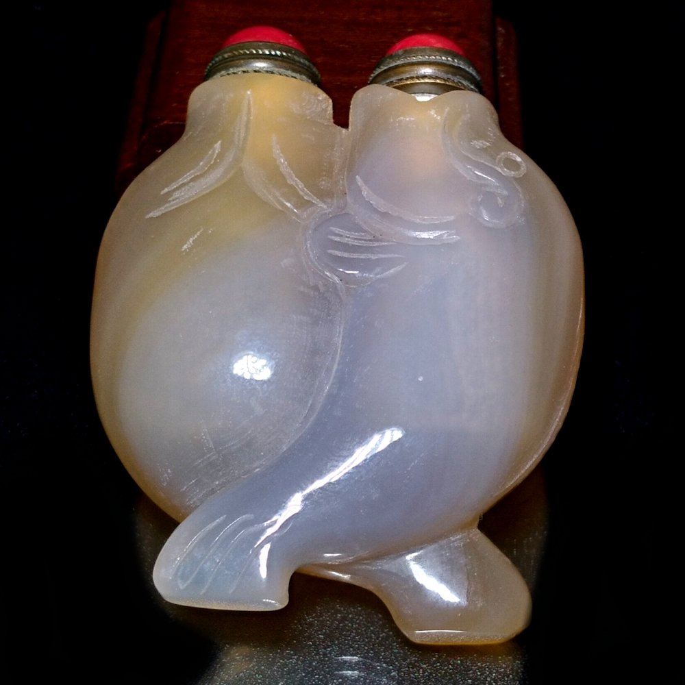 FINE CHINESE CARVED AGATE DOUBLE SNUFF BOTTLE (1 of 10)