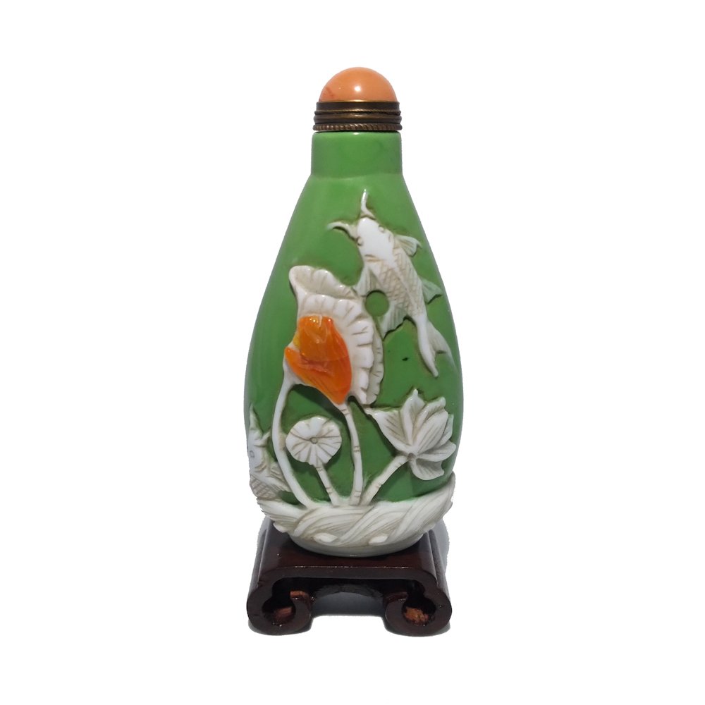 A RARE PEKING GLASS SNUFF BOTTLE LOTUS  PLATIPUS (1 of 9)