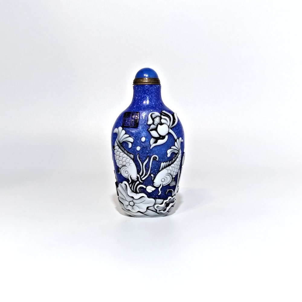 PEKING GLASS SNUFF BOTTLE FISH LOTUS QIANLONG: THE STUNNING BOTTLE BEAUTIFULLY CARVED WITH CARP AND LOTUS AND A QIANLONG SEAL. THEERE IS SO MUCH FINE DETAIL IN THIS BOTTLE. PROVENANCE: PRIVATE FLORIDA COLLECTION.