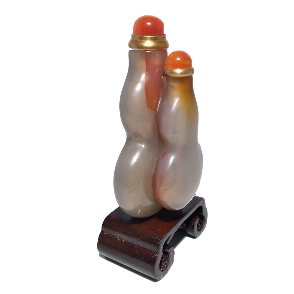 A RARE CARVED AGATE CHINESE DOUBLE SNUFF BOTTLE (1 of 10)