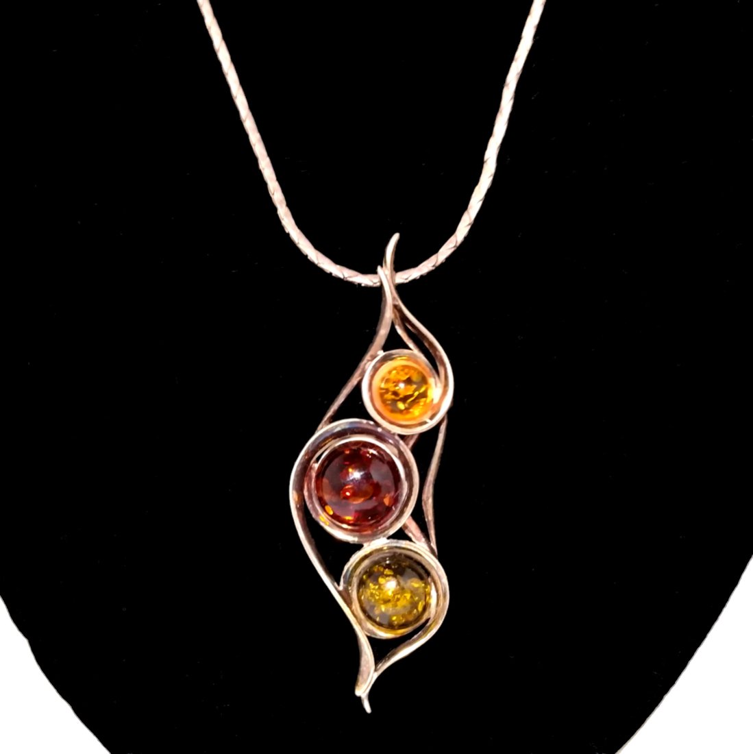 STERLING SILVER NECKLACE NATURAL BALTIC AMBER PENDANT (1 of 4)