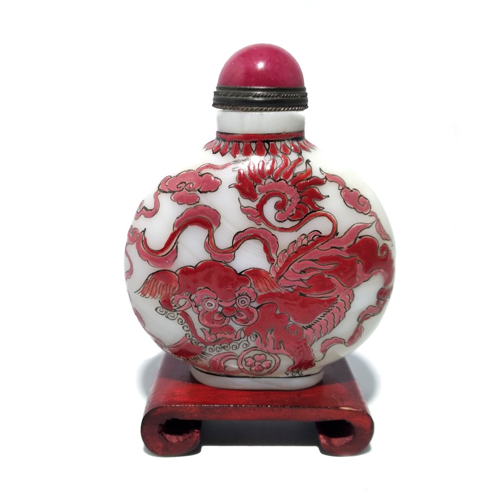 CHINESE ENAMEL ON GLASS SNUFF BOTTLE FU LIONS: THE ENAMELED SNUFF BOTTLE DEPICTS SCENES OF MALE AND FEMALE FU LIONS IT SHOWS GENTLE SIGNS OF WEAR/AGE. THE BOTTLE IS 2.9 INCHES TALL. IT IS SIGNED. PROVENANCE: PRIVATE FLORIDA COLLECTION.