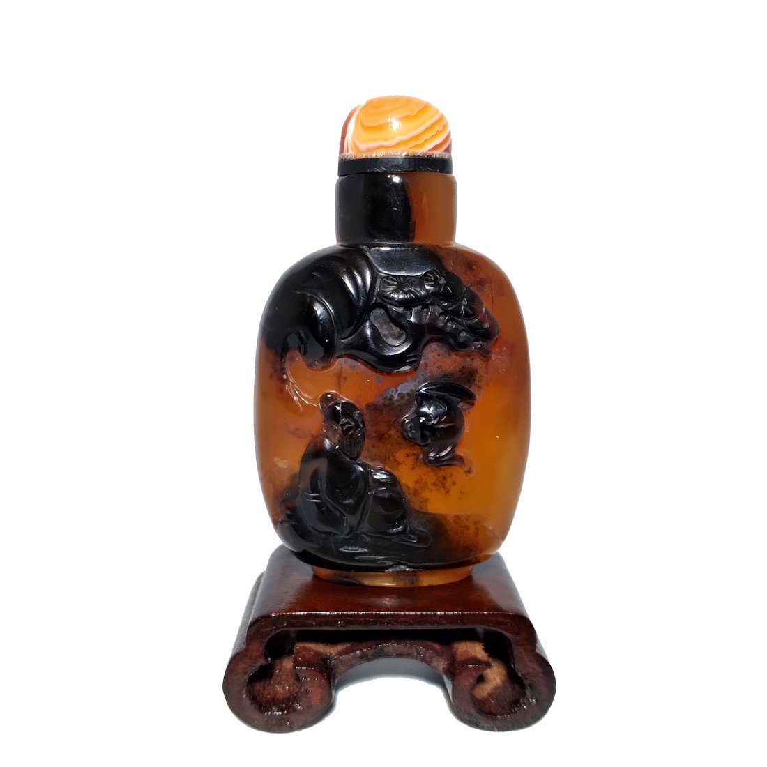 A STUNNING CHINESE CARVED AGATE SNUFF BOTTLE (1 of 8)