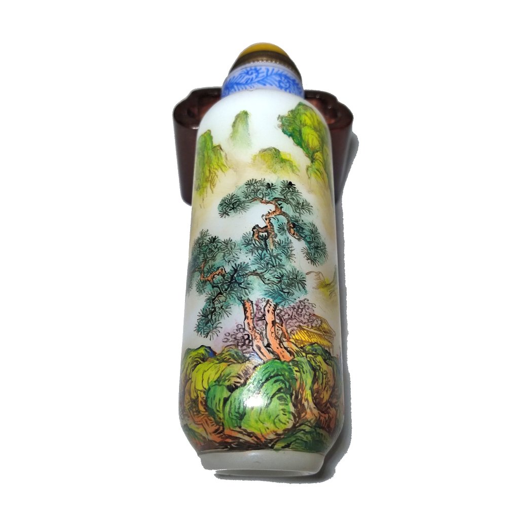 FANTASTIC CHINESE PEKING GLASS SNUFF BOTTLE LANDSCAPE QIANLONG: This fine Chinese Peking glass snuff bottle it is 3.5" tall. With a Qianlong mark on the bottom. Provenance: Private Florida collection.
