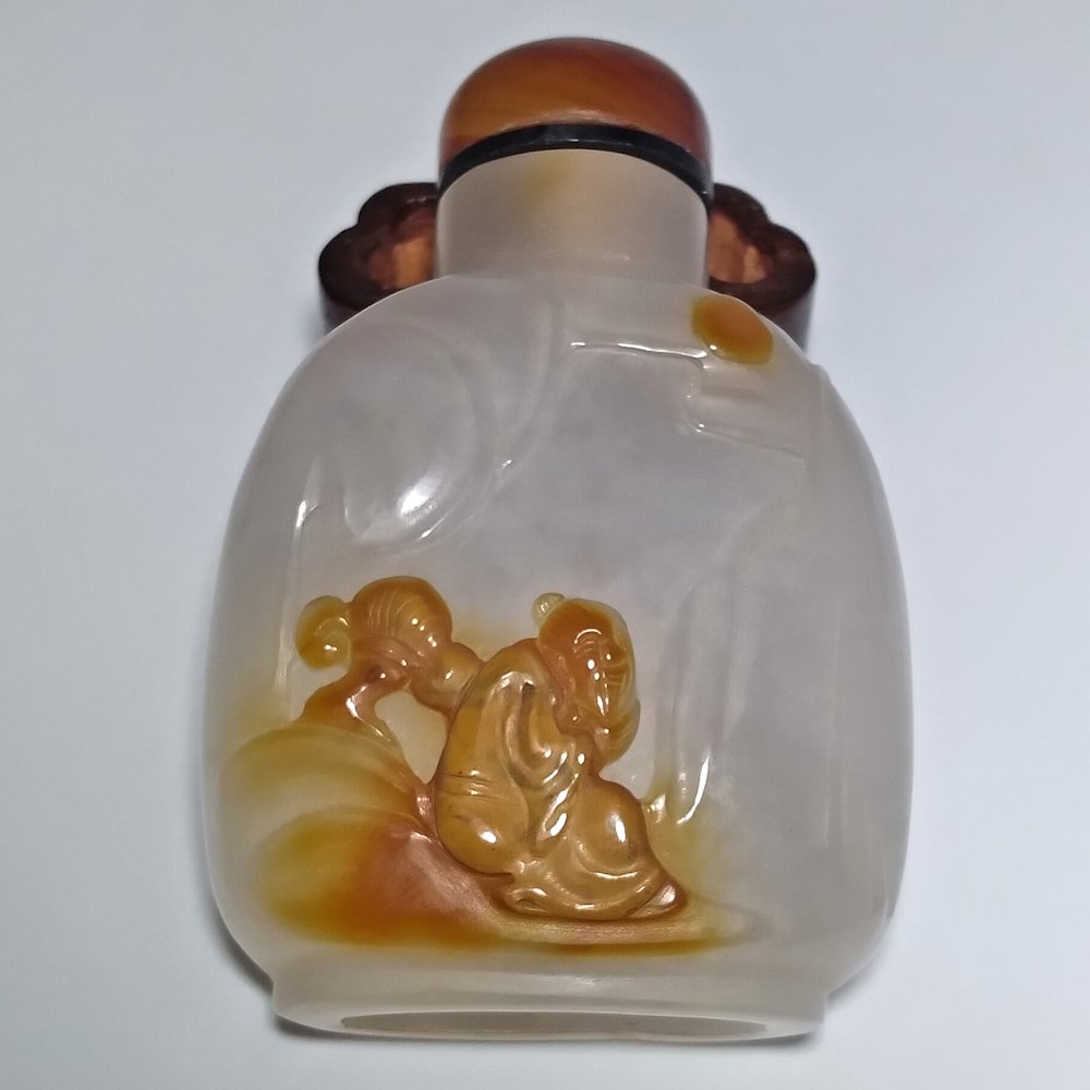 SUPERB CHINESE CARVED AGATE SNUFF BOTTLE (1 of 8)