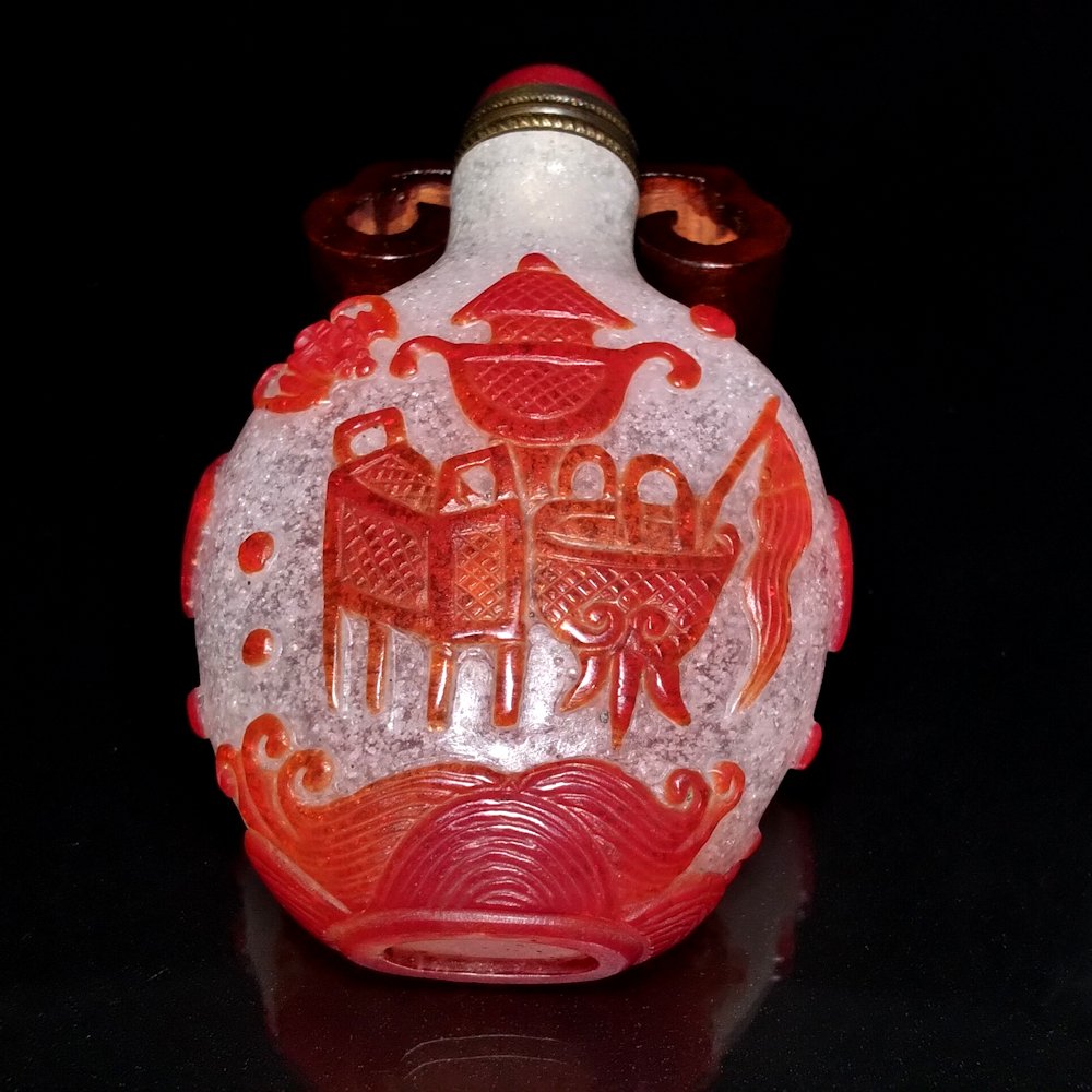 FINE RED PEKING GLASS SNUFF BOTTLE AUSPISIOUS OBJECTS (1 of 8)