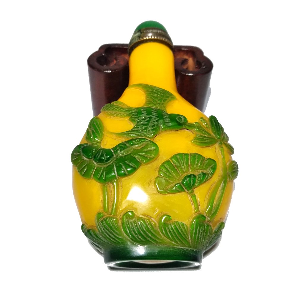 VERY FINE CHINESE YELLOW PEKING GLASS OVERLAY SNUFF BOTTLE (1 of 9)