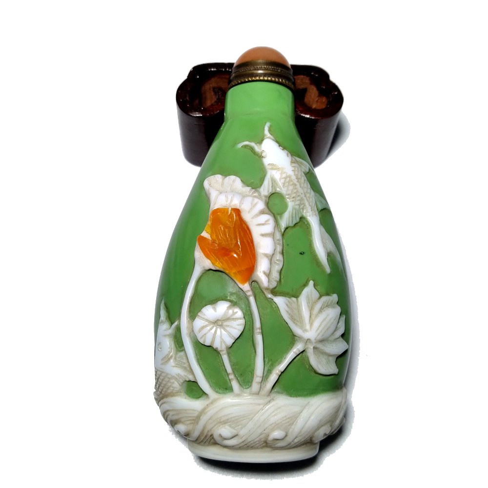 A RARE PEKING GLASS SNUFF BOTTLE LOTUS PLATIPUS (1 of 8)