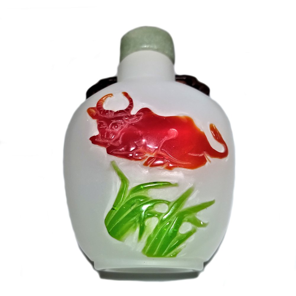 VERY FINE PEKING GLASS OVERLAY SNUFF BOTTLE OX, RABBITS (1 of 8)