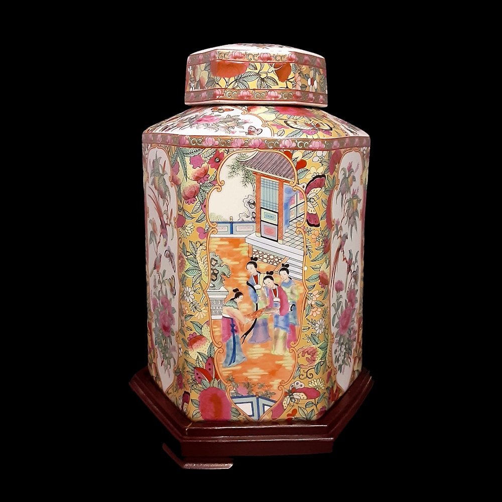 CHINESE ROSE MANDARIN HEXAGONAL LIDDED VASE QING (1 of 9)