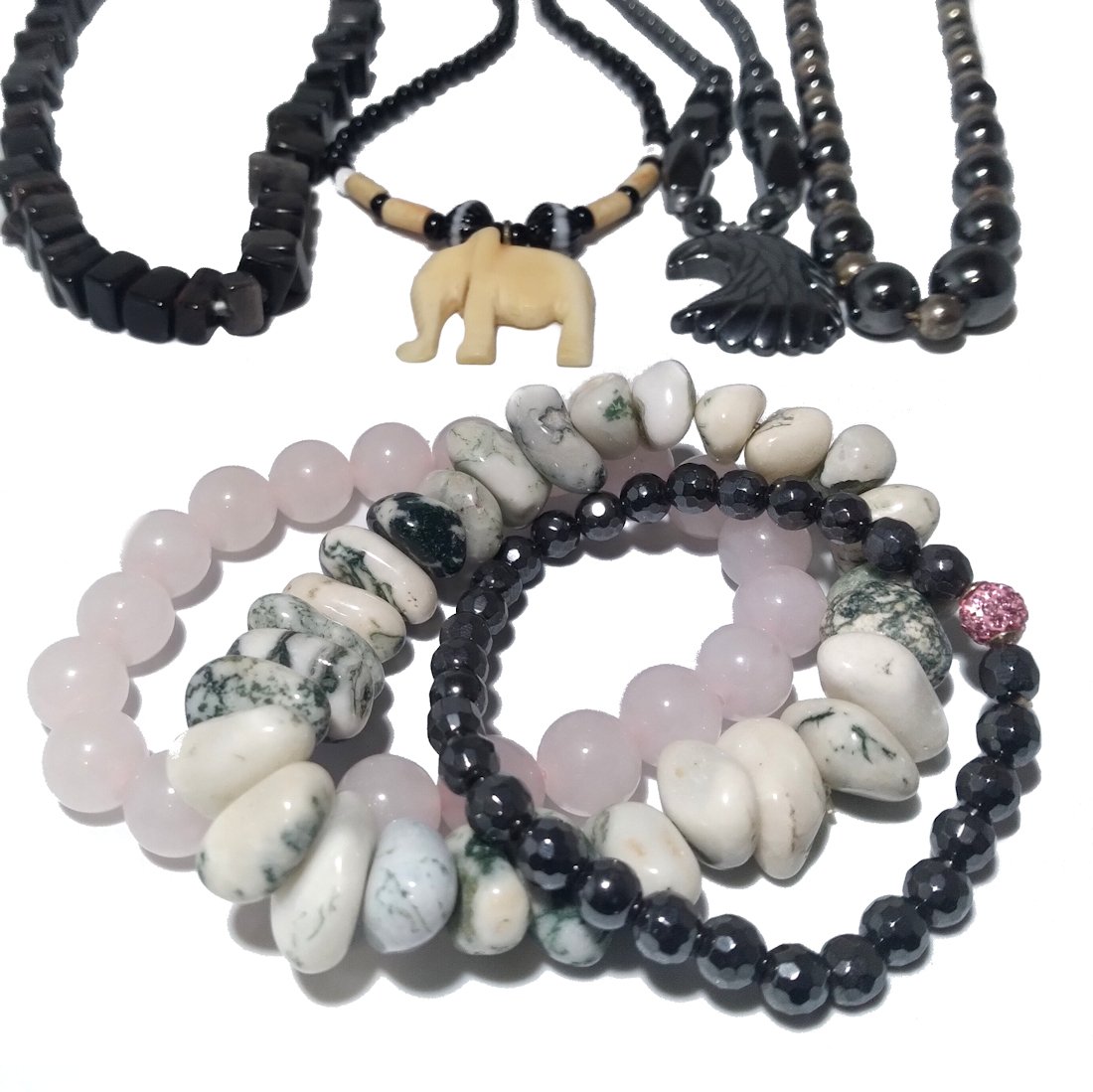 A GREAT JEWELRY LOT NATURAL STONES 4 NECKLACES 3 BRACELETS: THE LOT OF NATURAL STONES FEATURES 4 NECKLACES AND THREE BRACELETS. IT INCLUDES HEMATITE, AGATE, AND ROSE QUARTZ. WE COMBINE SHIPPING.