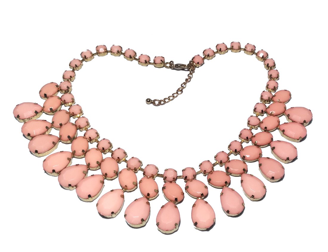A STUNNING PEACH/PINK BIB NECKLACE: HERE IS A STUNNING BIB NECKLACE WITH LARGE PINK/PEACH LUCITE STONES WHICH ARE PRONG SET. THE NECKLACE EXTENDS UP TO 18 INCHES. IT IS IN VERY GOOD PREOWNED CONDITION. WE COMBINE SHIPPING.
