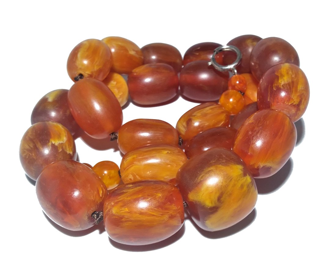 A MASSIVE VINTAGE TIBETAN  BUTTERSCOTCH RESIN NECKLACE HUGE BEADS (1 of 4)