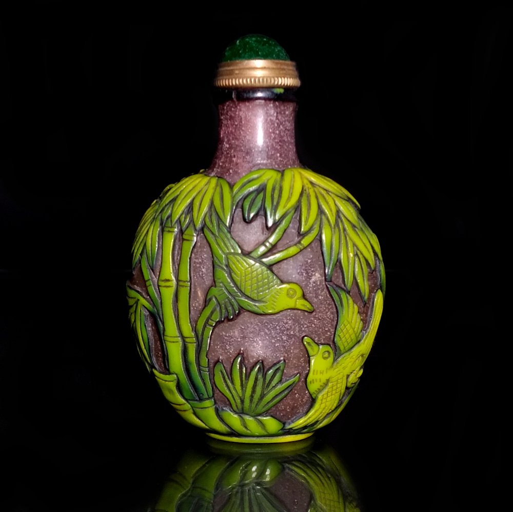 A RARE CHINESE OVERLAY SNUFF BOTTLE BAMBOO, BIRDS (1 of 8)