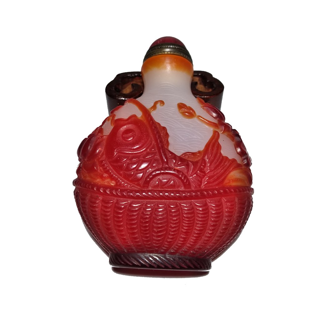 A SUPERB CHINESE RED OVERLAY SNUFF BOTTLE BASKET KOI LOTUS (1 of 9)