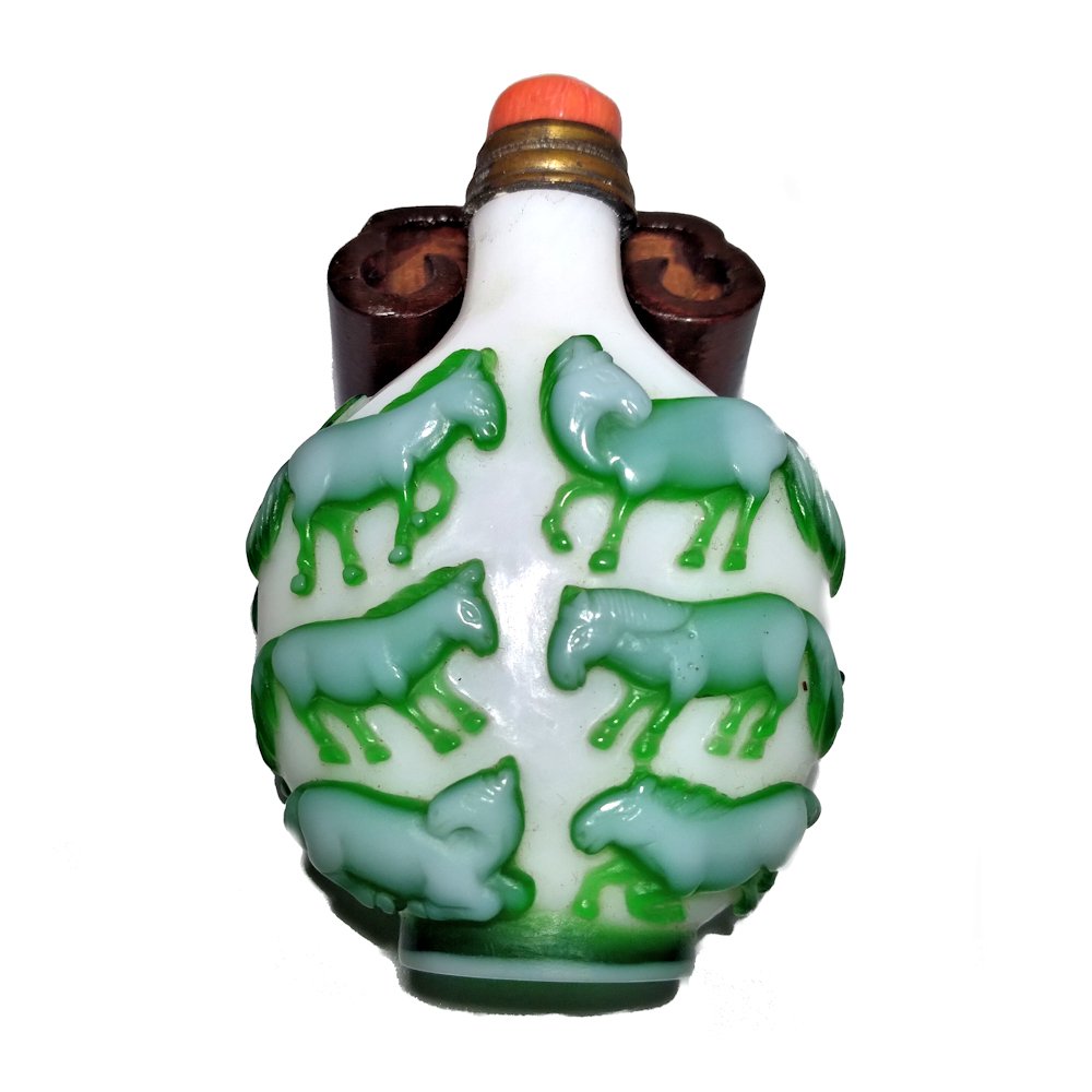 A RARE PEKING GLASS OVERLAY SNUFF BOTTLE HORSES (1 of 8)